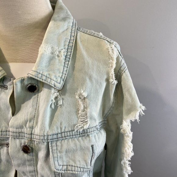 🌿4/$35🌿 REVAMPED DENIM Light Wash Distressed Jean Jacket (XL) - Picture 3 of 8